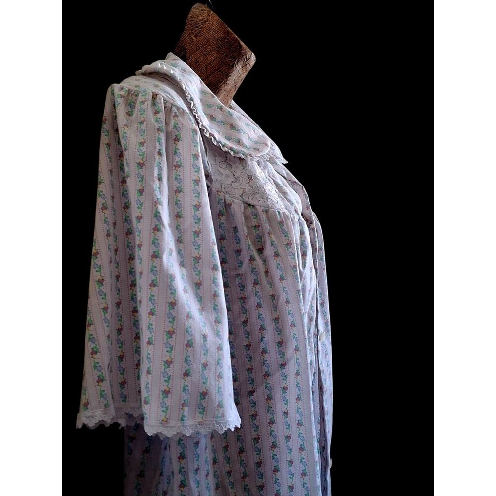 Vintage 80s 90s  White Floral Lace Trimmed Nightgown/Robe